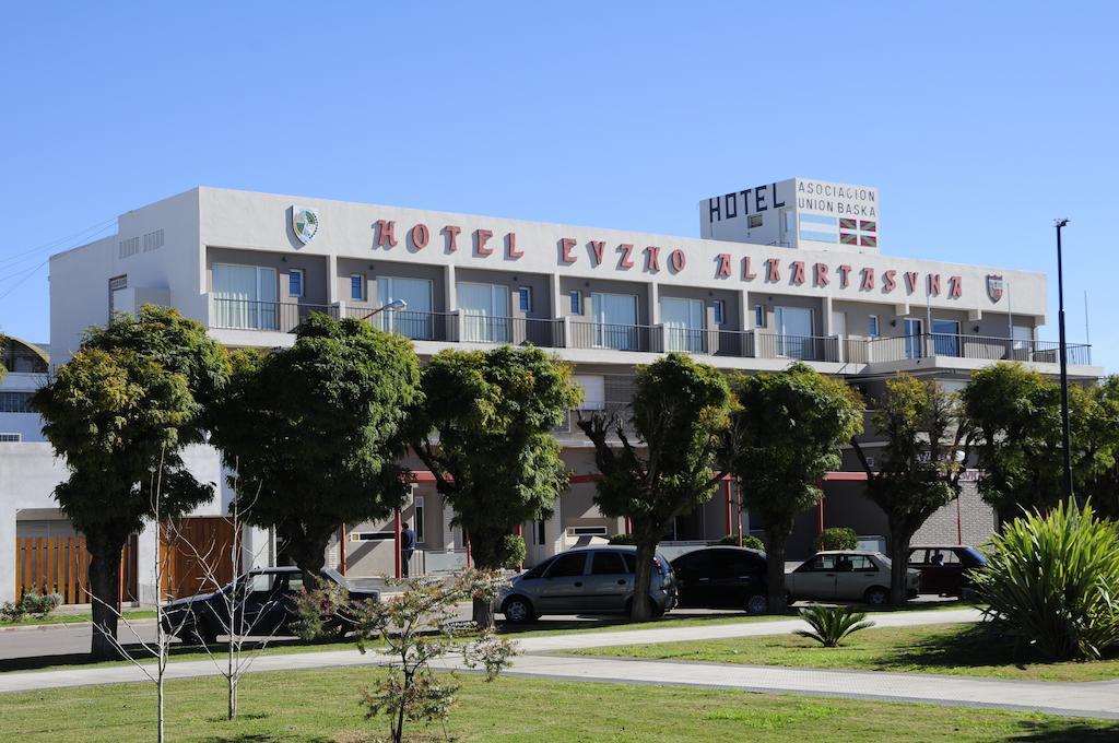 Hotel Euzko Alkartasuna Макачин Экстерьер фото